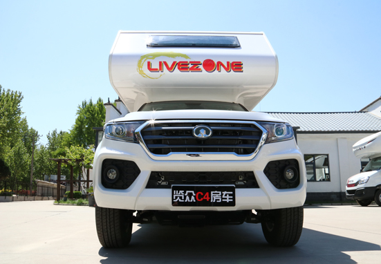 四驅、兩張超大床人床的房車，看這款