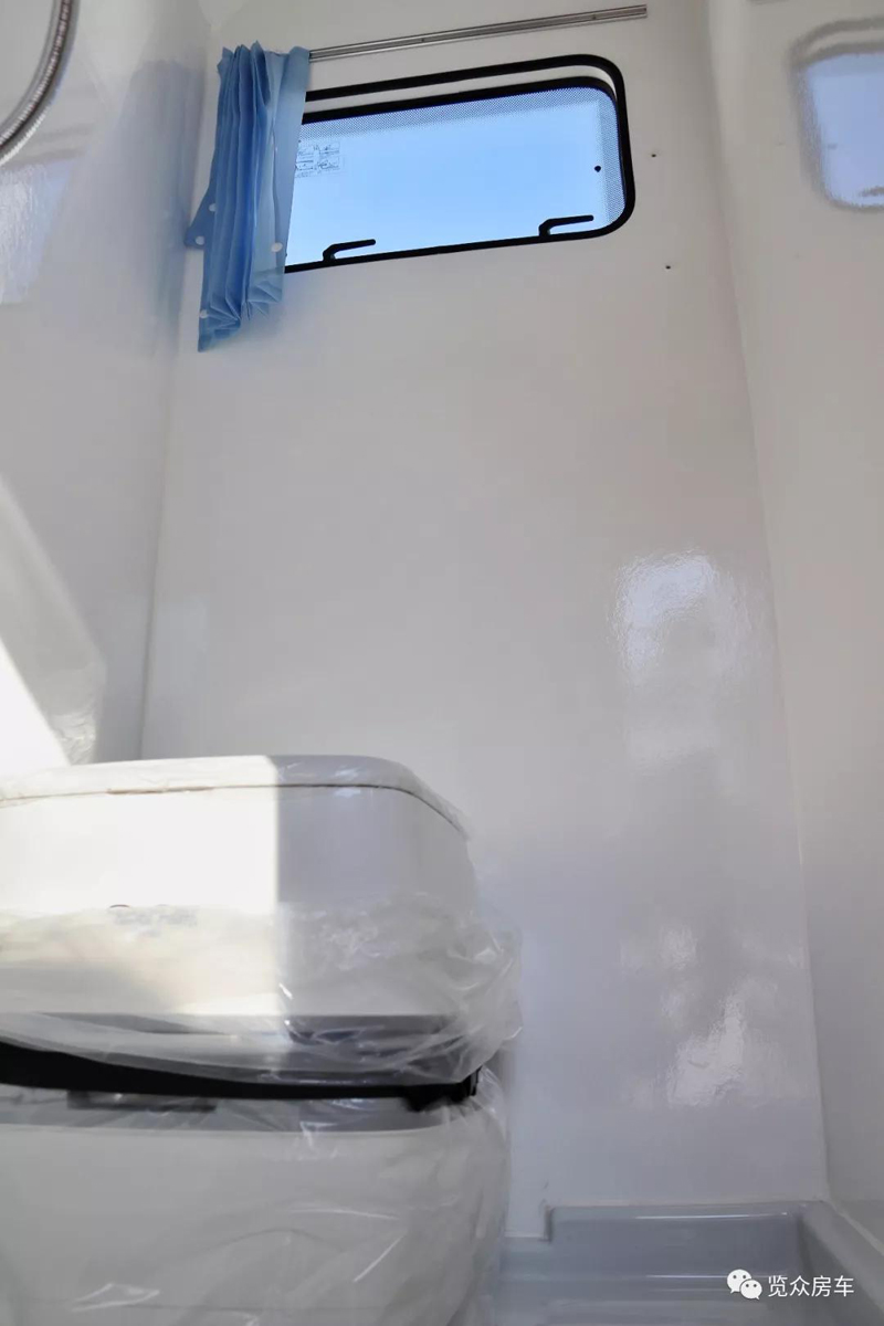 超大床還是國(guó)六汽油四驅(qū)房車，選它沒錯(cuò)