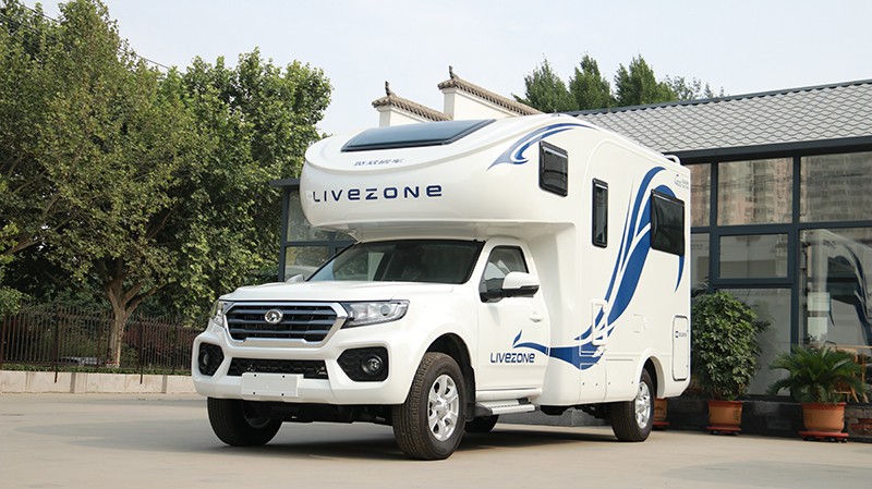 帶老人和孩子出行最合適，還是四驅房車