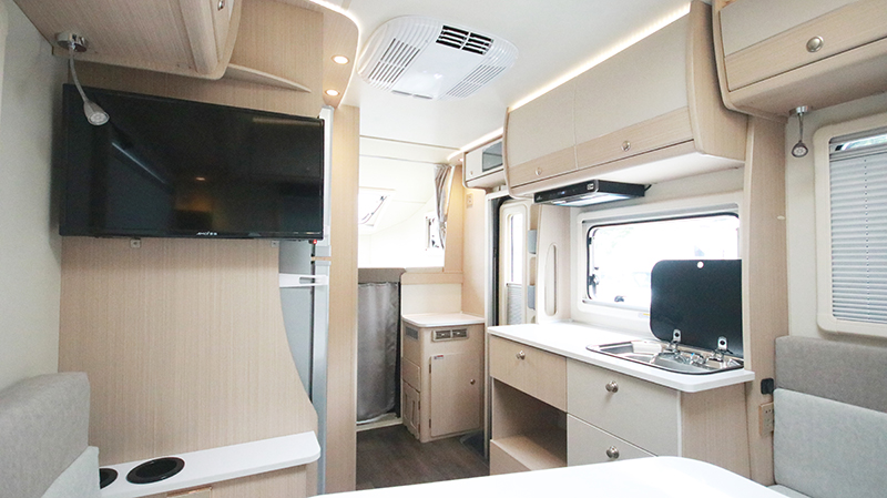 帶老人和孩子出行最合適，還是四驅房車