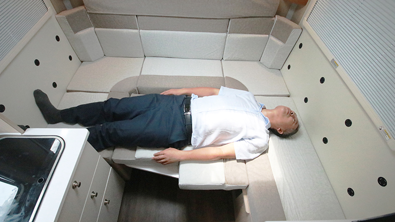 帶老人和孩子出行最合適，還是四驅房車