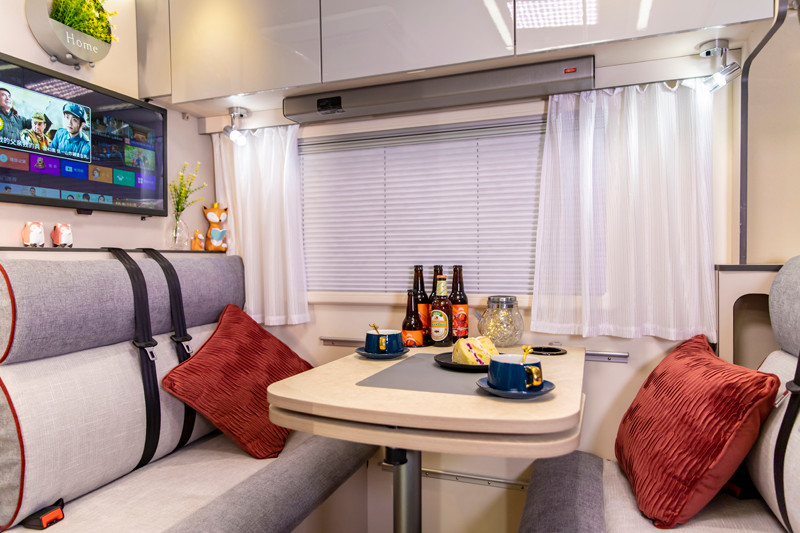 一室一廳大廚房，房車這款很舒適