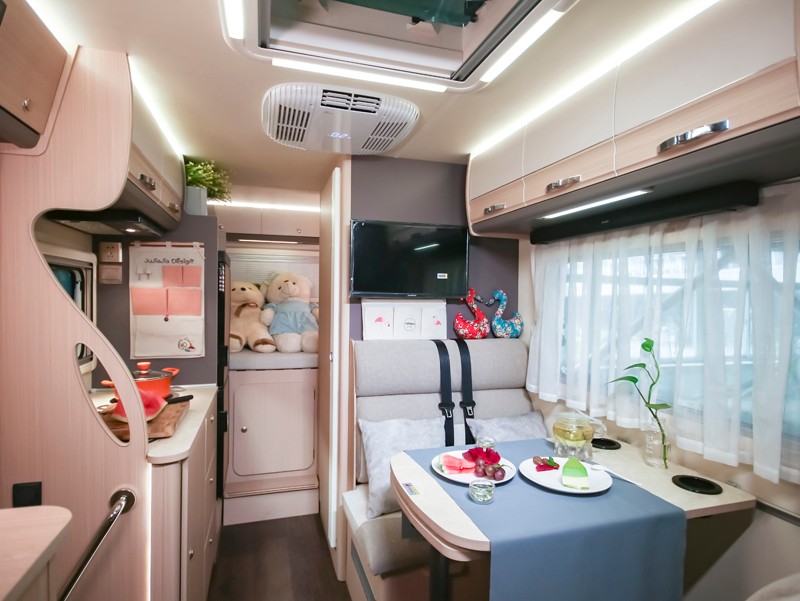 這款六座房車，還是四驅(qū)房車