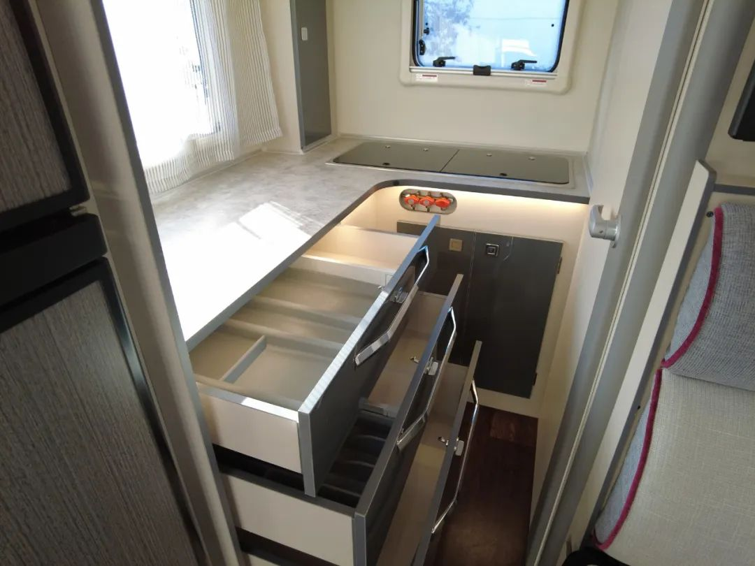 氣場(chǎng)全開！駱駝房車最強(qiáng)全明星陣容，齊了！