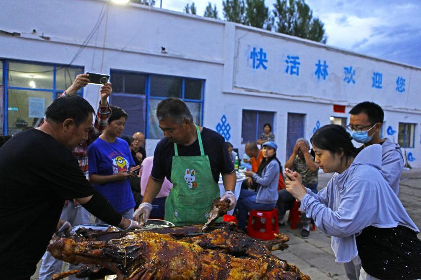 對(duì)酒當(dāng)歌，人生幾何，要盡興就現(xiàn)在！