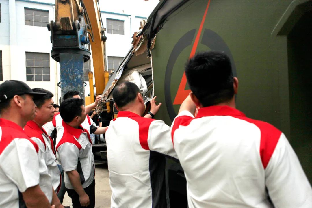 砸掉山海炮旅居車，覽眾房車究竟在搞什么？