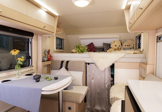 大床、大客廳得房車，四驅(qū)、動力好